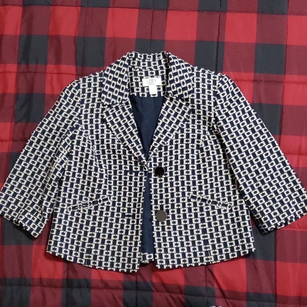 Suit - Picture 3 of 4